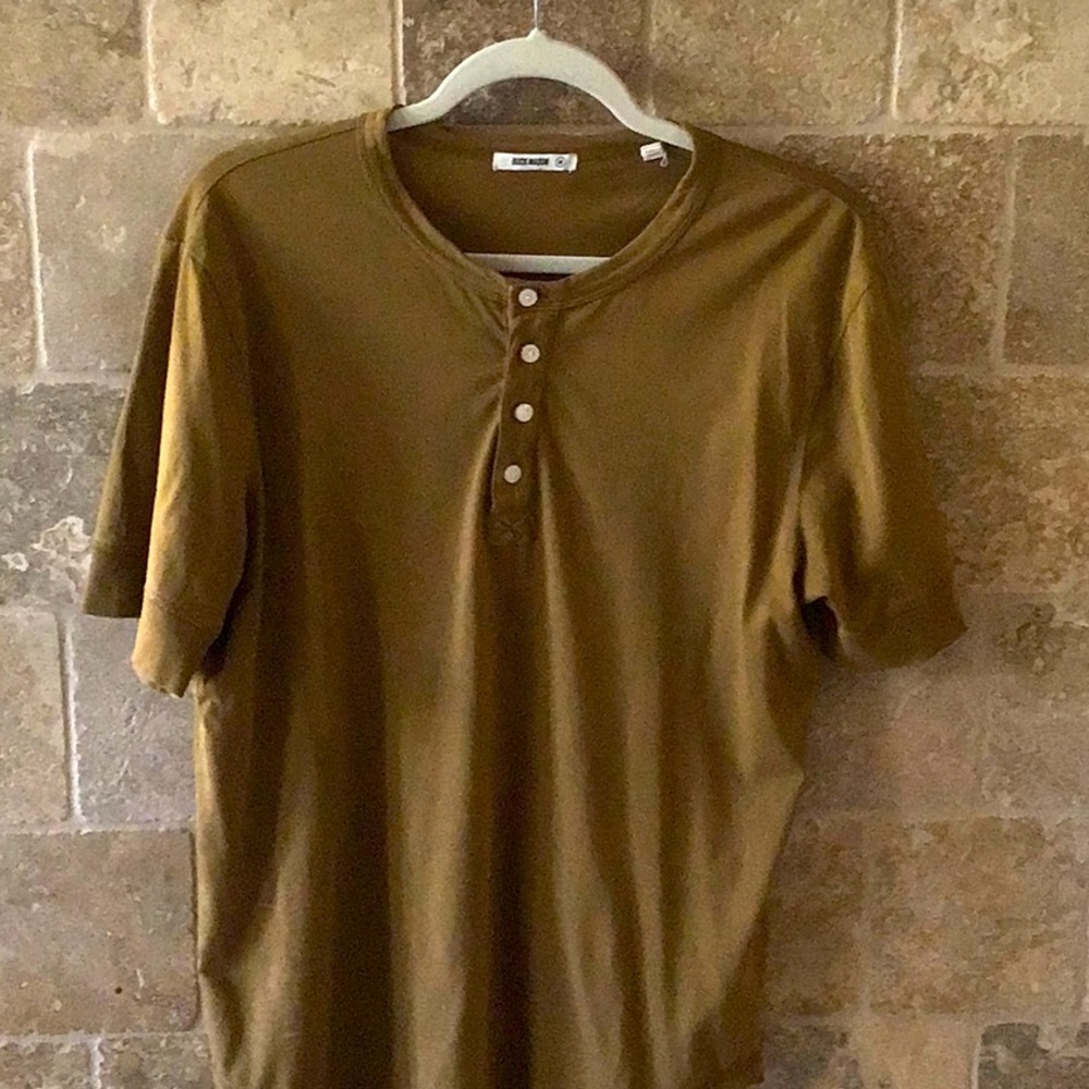 Buck Mason M Pima Cotton Curved Hem Henley.